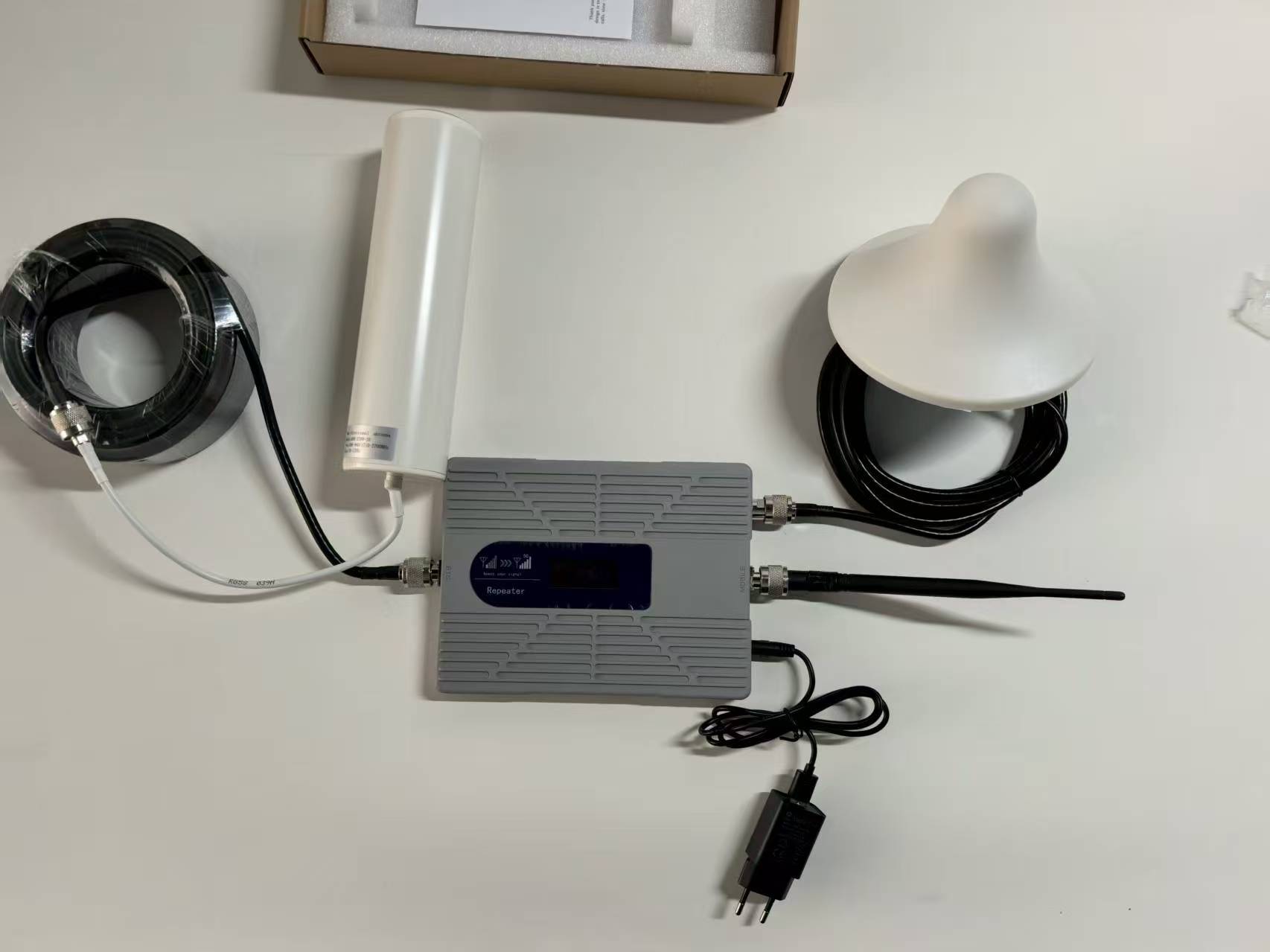 5G dual quad and Gsm booster with extra indoor aerial